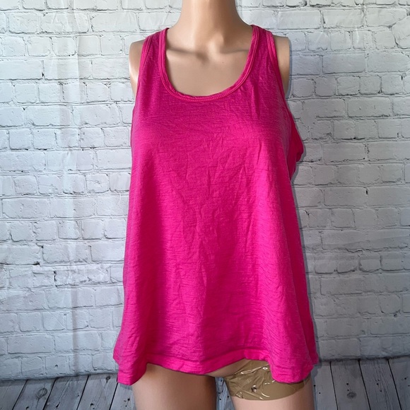 Wuru Tops - Wuru Dark Pink tank top size XL